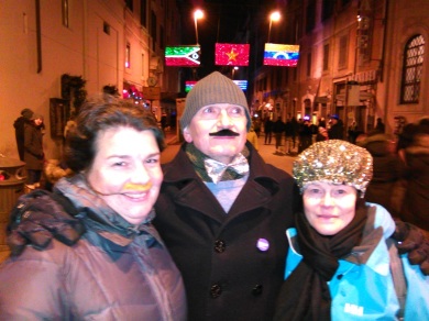 Hercule Poirot and his suspects. Susie with a moustach is particularly suspicious. On our way to the New Year's eve celebrations. 