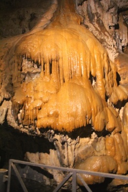 Limestone flows in the tunnel. 