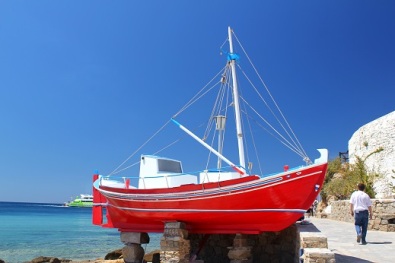 The sun, the sea and a boat… Perfect! 