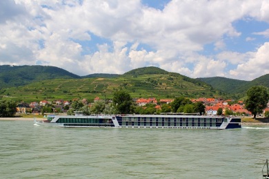 Lots of luxury river boats on the Danube. Maybe Harry & Jenny were on one like this last week? 