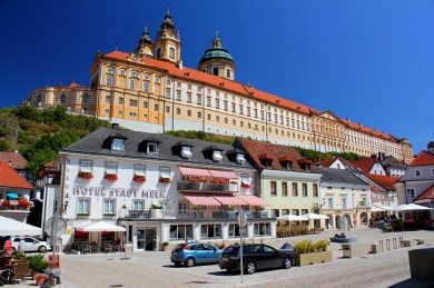A quick stroll around Melk that nearly cost us a parking ticket.