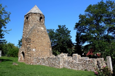 The church of Avasi-rehely at Szigliget. 