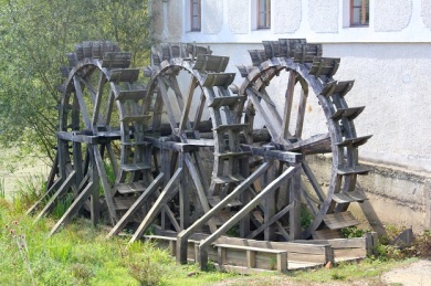 A very sophisticated 3 wheel mill in the village of Szecsisziget. 