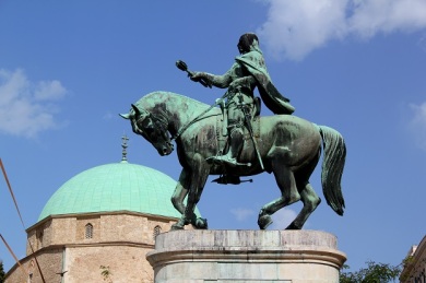 The Mosque and statue of Gazi Kasim Pasha. 